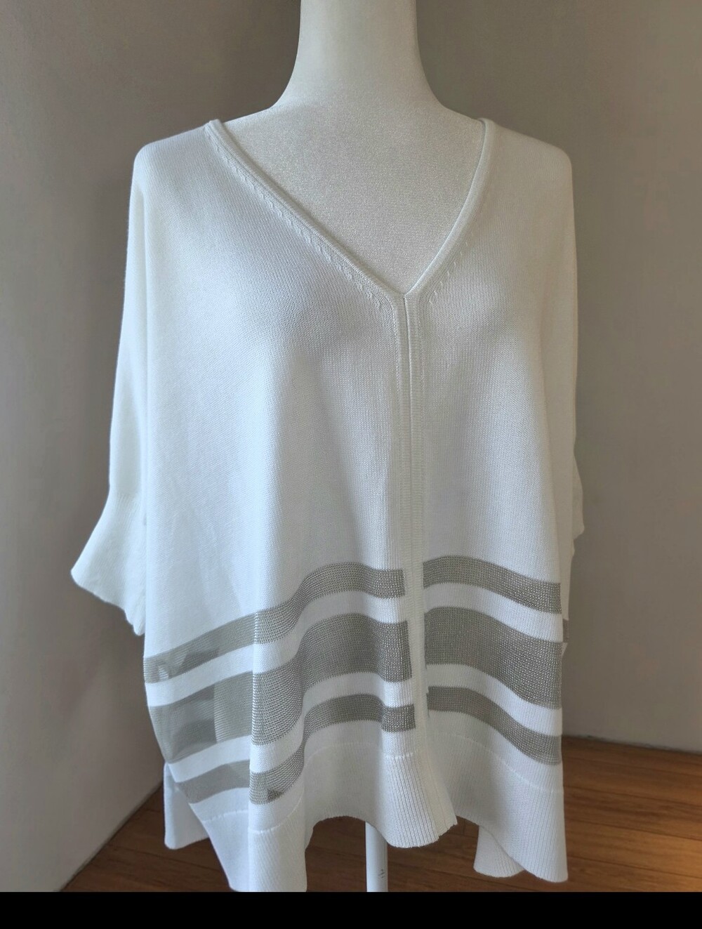Trina Turk V-Neck Knit Tunic Poncho Top White and Silver Women's Large